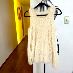 Super cozy cold shoulder sweater, great condition